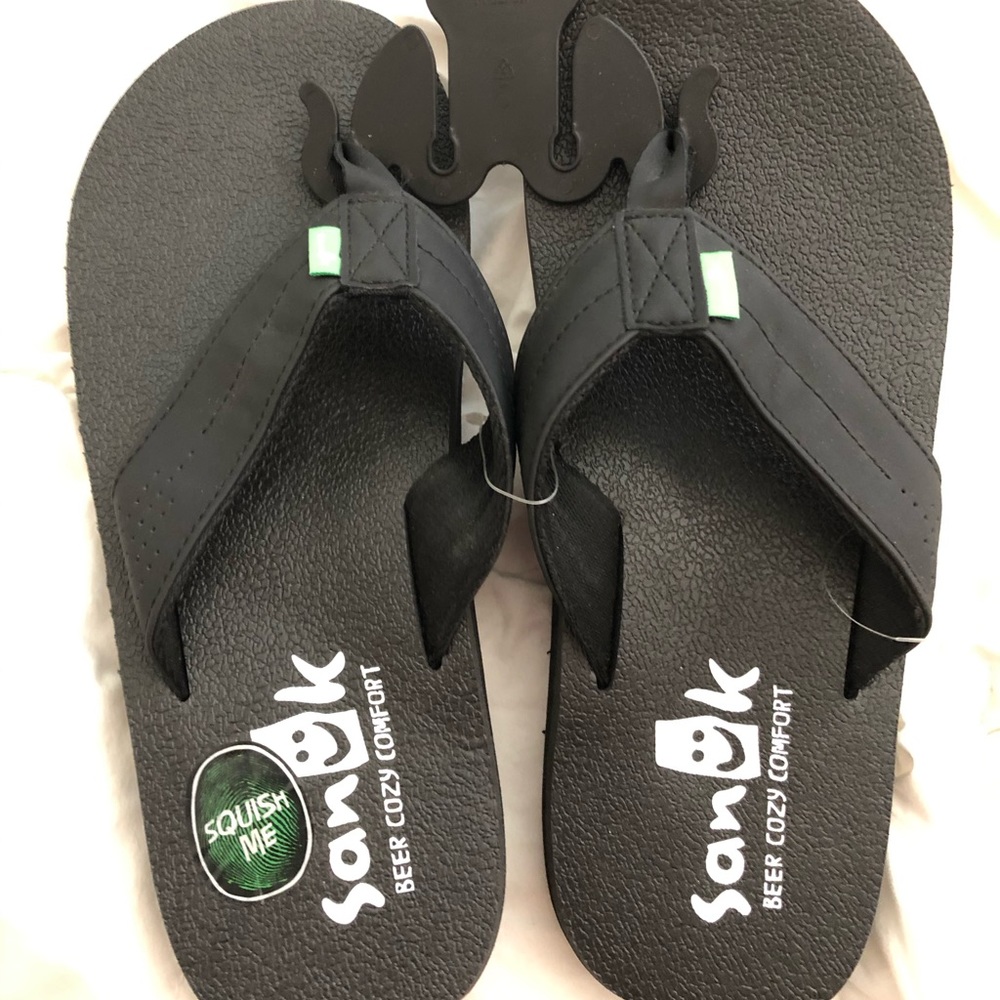 Sanuk sandals size 9